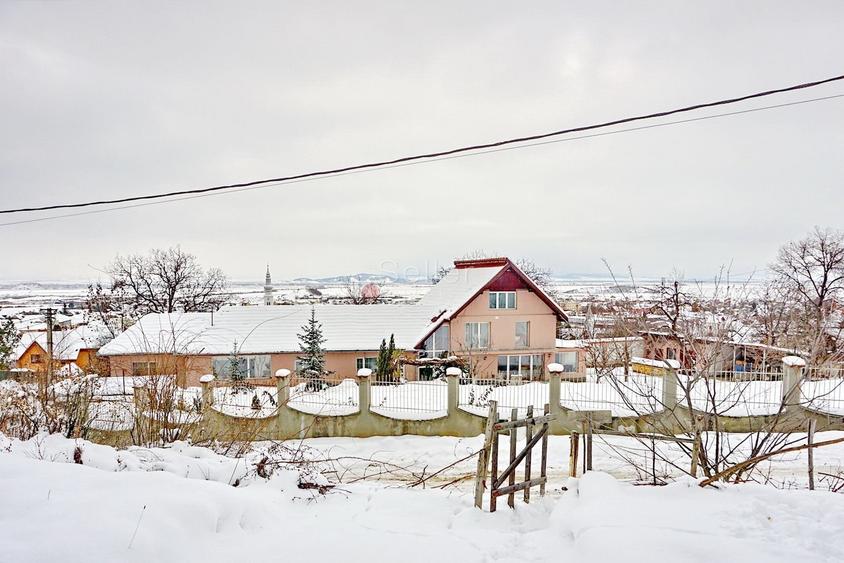 Teren Construcții intravilan de 1700 mp, în Cernatu