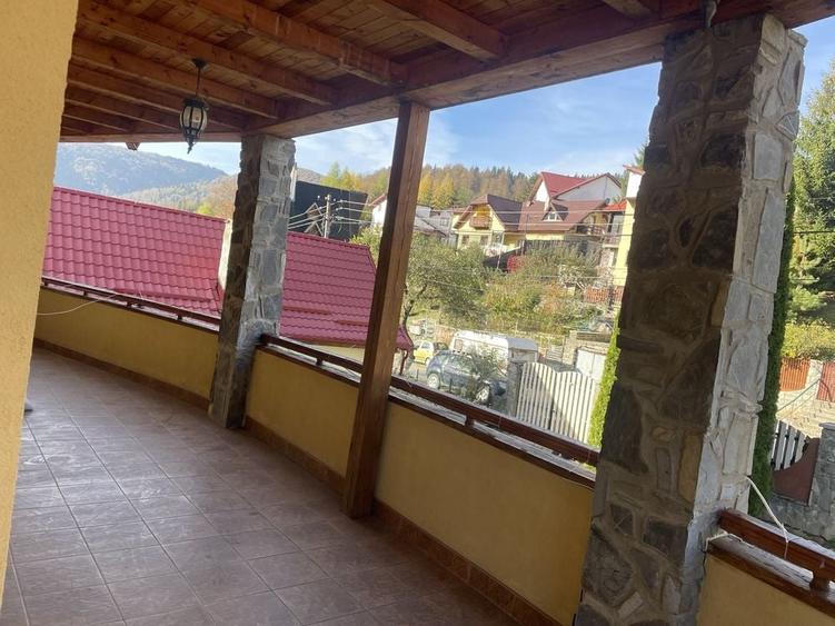 Casă cu 4 camere cu Teren 450 Mp în Central
