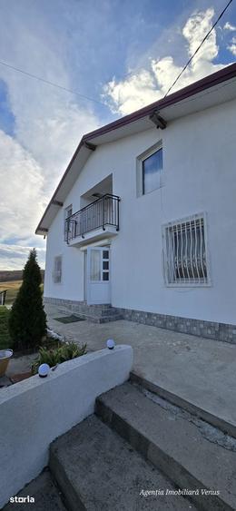 Casă cu 4 camere cu Teren 1400 Mp în Mihai Eminescu