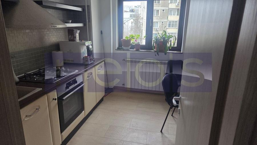 Apartament cu 4 camere decomandat, mobilat în Unirii