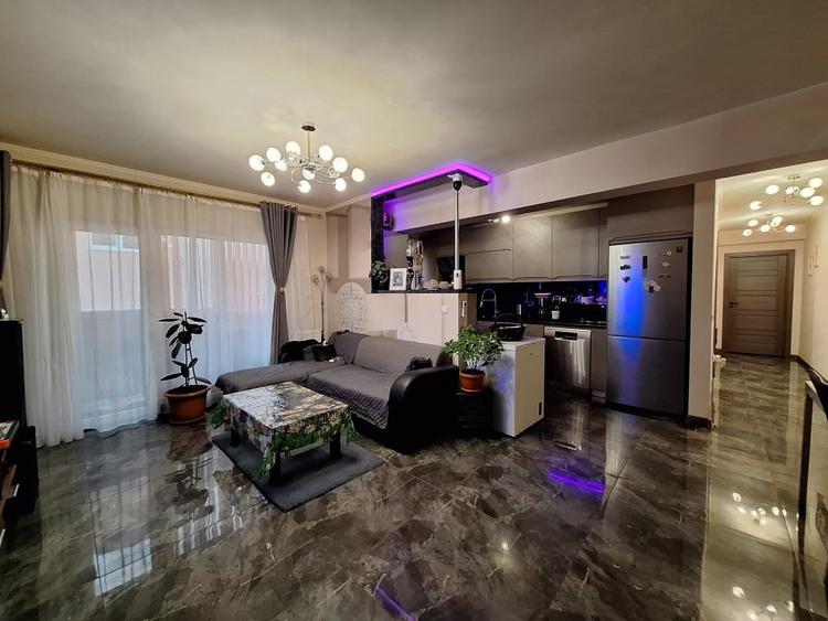 Apartament cu 3 camere semidecomandat, mobilat în Florești — fotografia 1