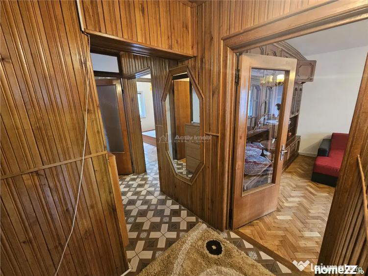 Apartament cu 3 camere decomandat, mobilat în Micro IV