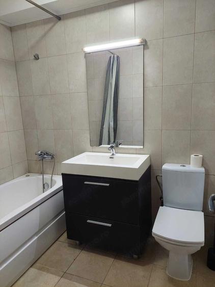 Apartament cu 3 camere semidecomandat în Doamna Ghica