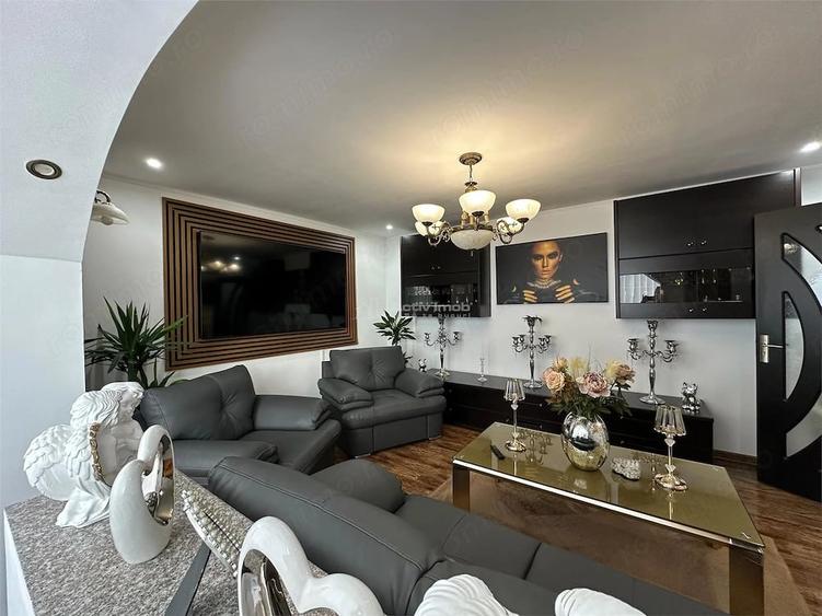 Apartament cu 3 camere decomandat în Moroasa 2