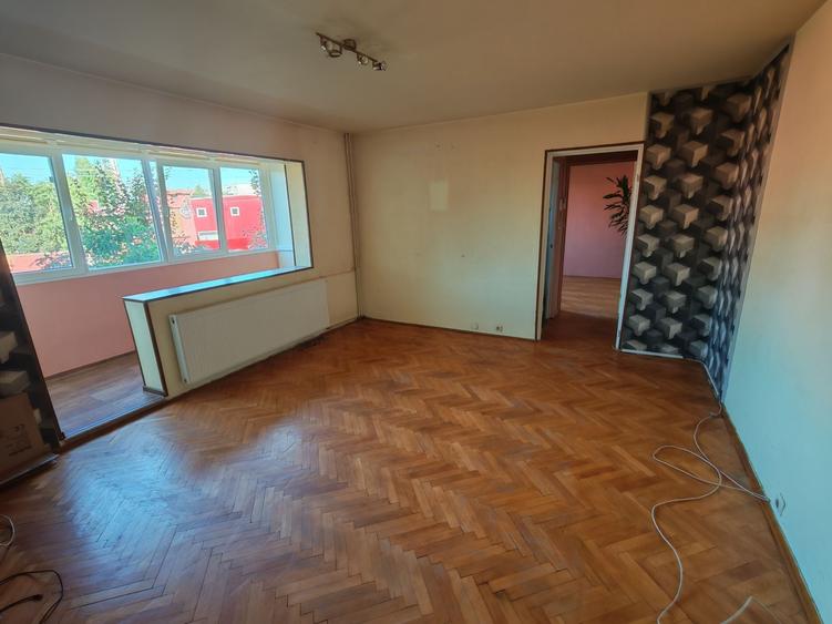 Apartament cu 2 camere semidecomandat în Exterior Vest