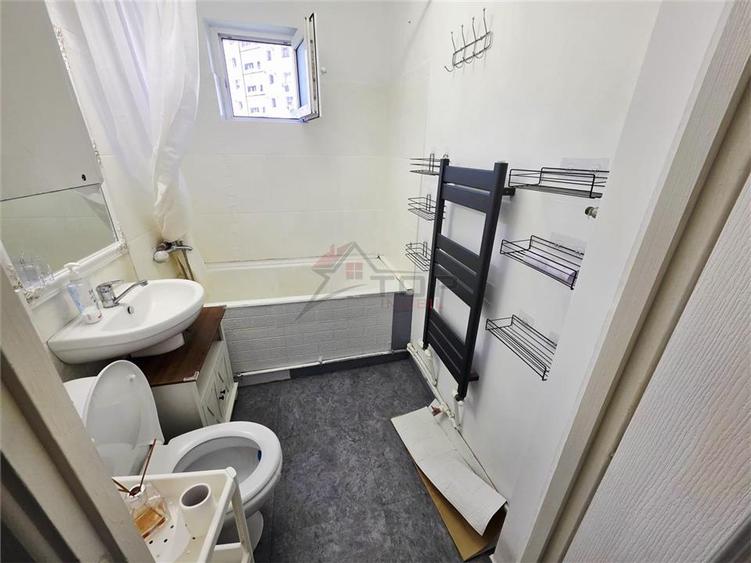 Apartament cu 3 camere semidecomandat în Zimbru