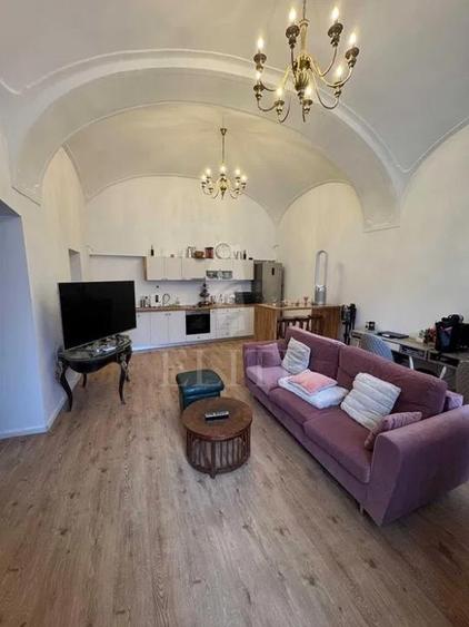 Apartament cu 2 camere semidecomandat, mobilat în Central
