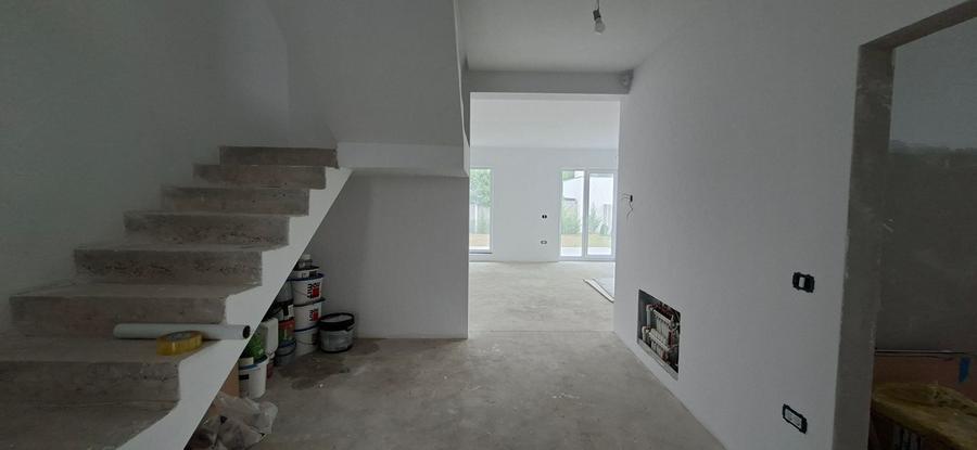 Duplex cu 4 camere cu Canalizare în Dumbrăvița