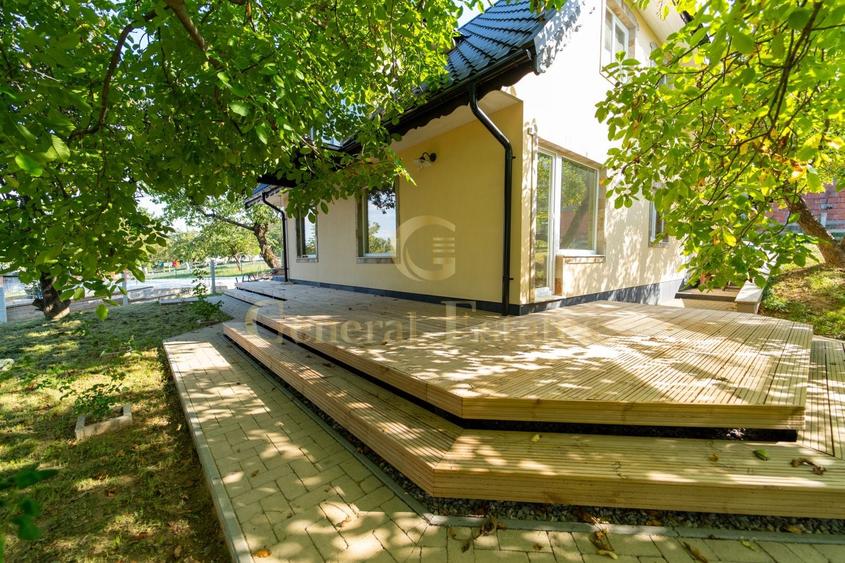 Casă individuală cu 7 camere cu Canalizare în Bran