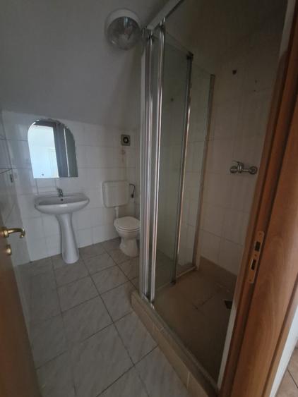 Casă cu 8 camere cu Canalizare în Săftica
