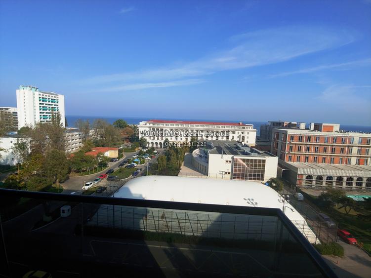 Apartament cu 3 camere semidecomandat în Central — fotografia 1