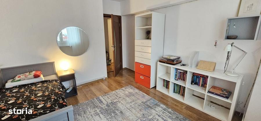 Apartament cu 4 camere decomandat în Răcădău
