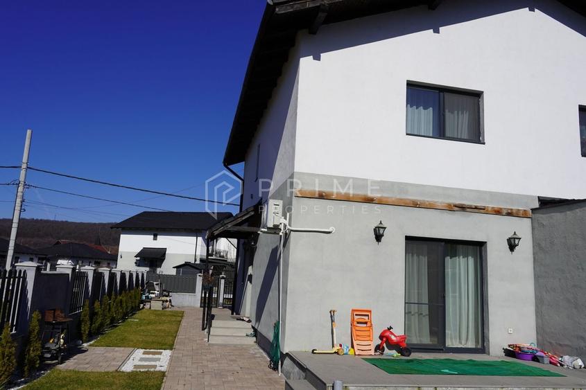 Duplex cu 3 camere cu Canalizare în Livezeni