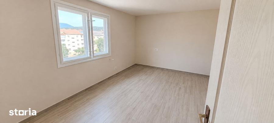 Apartament cu 8 camere în Central