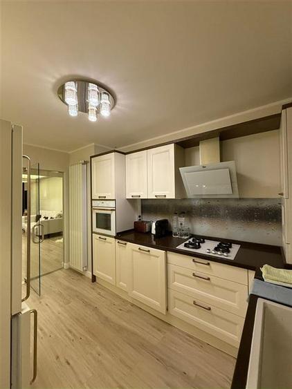 Apartament cu 3 camere decomandat, mobilat în Apollo