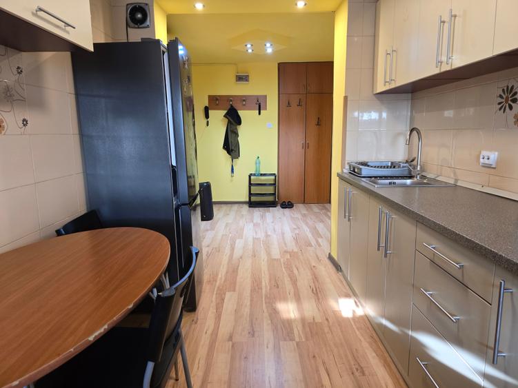Apartament cu 4 camere decomandat, mobilat în Rahova