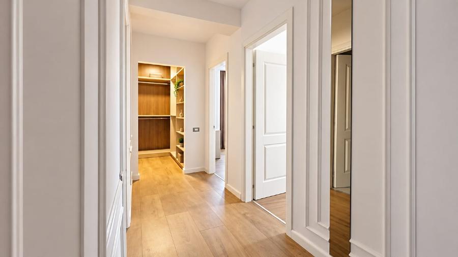 Apartament cu 4 camere decomandat în Central