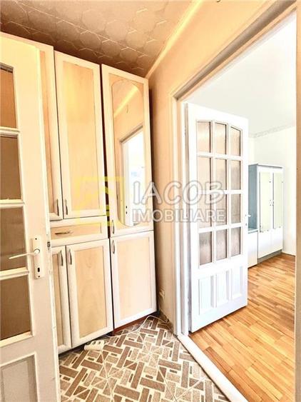 Apartament cu 2 camere semidecomandat, mobilat în Cornișa