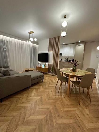 Apartament cu 3 camere decomandat în Sud