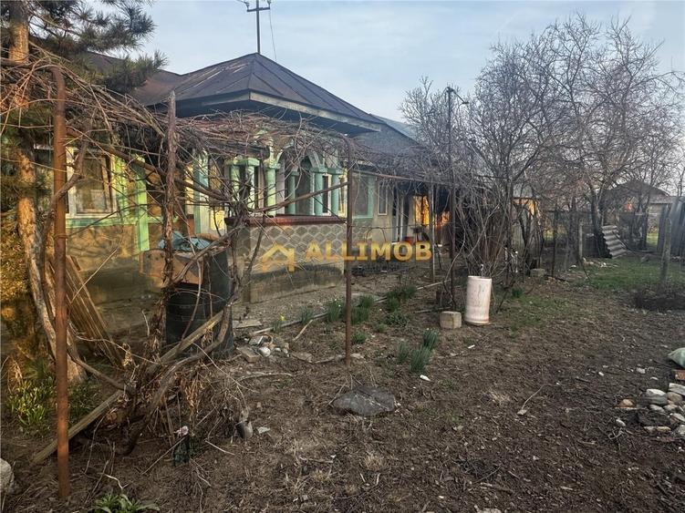 Casă cu 2 camere cu Teren 758 Mp în Central
