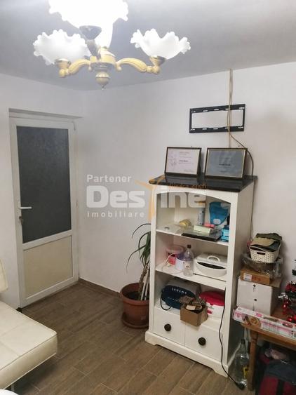 Casă individuală cu 4 camere semidecomandat cu Canalizare în Valea Lupului