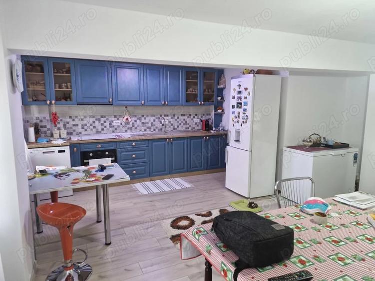 Apartament cu 4 camere decomandat în Central