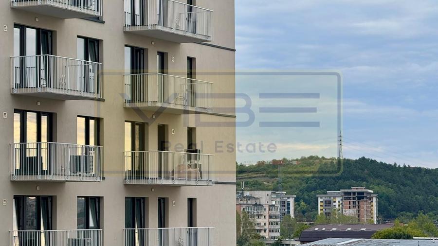 Apartament cu 3 camere semidecomandat, mobilat în Podu Roș