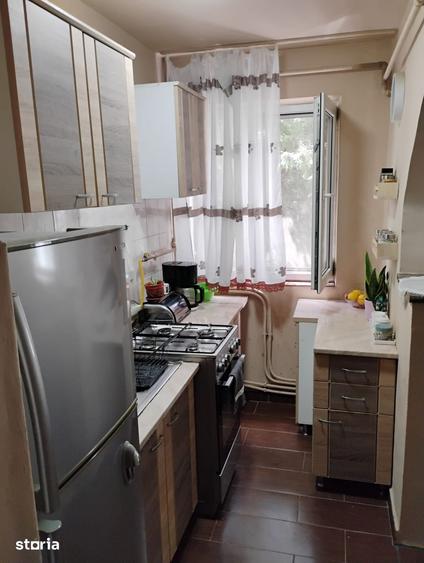 Apartament cu 3 camere decomandat în Micro 15