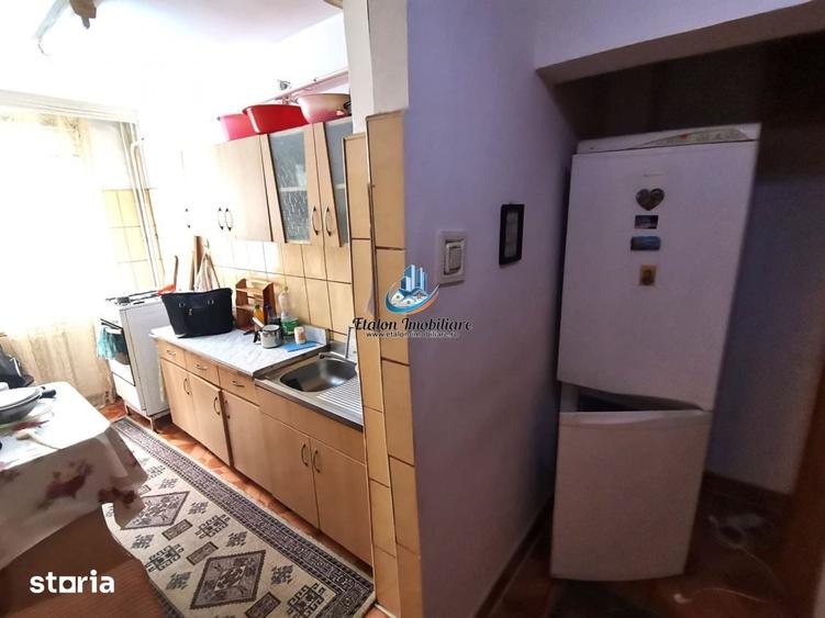 Apartament cu 3 camere semidecomandat în Dărmănești