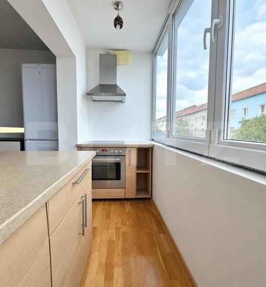 Apartament cu 3 camere semidecomandat, mobilat în Dâmbovița