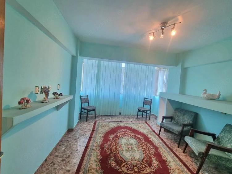 Apartament cu 3 camere decomandat în Republicii