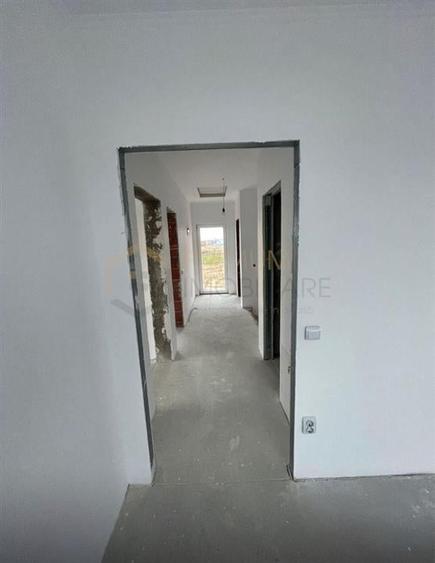 Casă individuală cu 5 camere cu Teren 400 Mp în Sânmihaiu Român