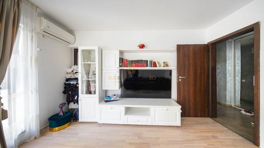 Apartament cu 3 camere decomandat în Metalurgiei