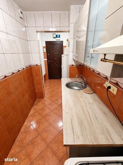 Apartament cu 2 camere semidecomandat în Tei