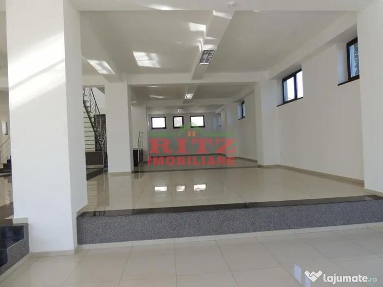 Spațiu comercial, de 242 mp, în Caracal