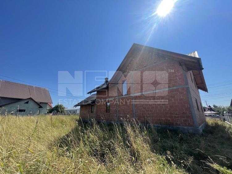 Casă individuală cu 5 camere cu Canalizare în Vicovu de Sus