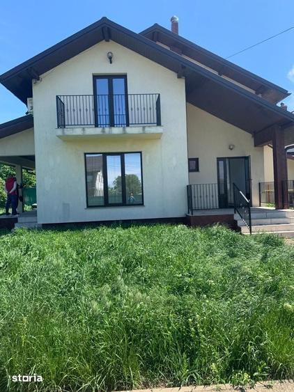 Casă cu 5 camere cu Teren 670 Mp în Mihai Eminescu