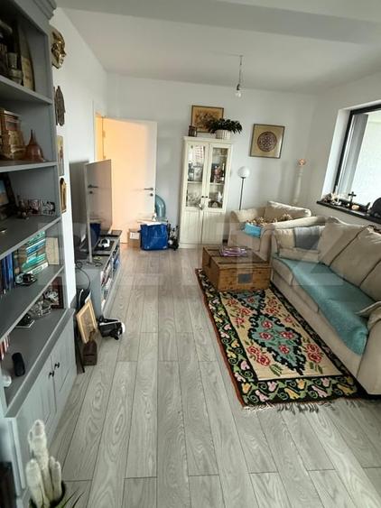 Apartament cu 3 camere decomandat în Tractorul