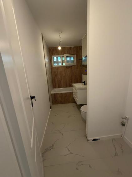 Apartament cu 3 camere semidecomandat în Titan
