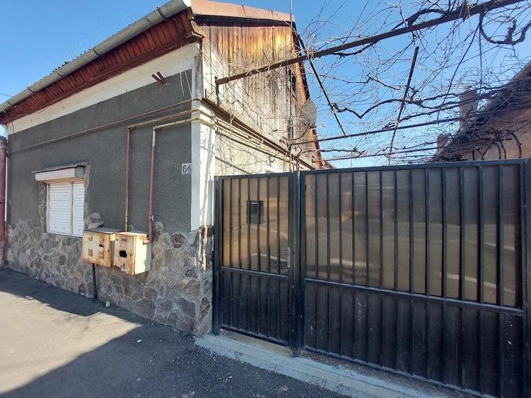 Casă cu 2 camere cu Teren 300 Mp în Central