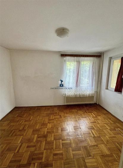Apartament cu 3 camere semidecomandat în Berceni