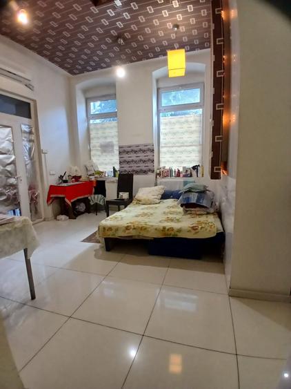 Casă individuală cu 6 camere cu Canalizare în Central