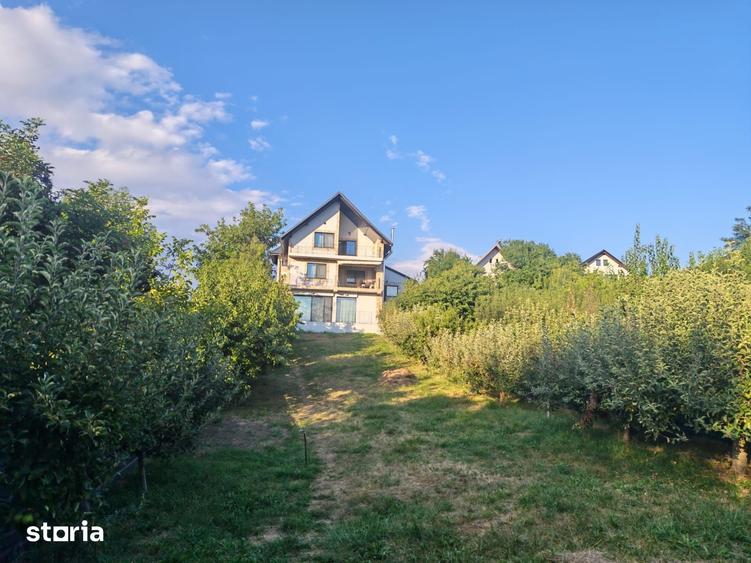 Casă cu 5 camere cu Teren 1300 Mp în Șcheia