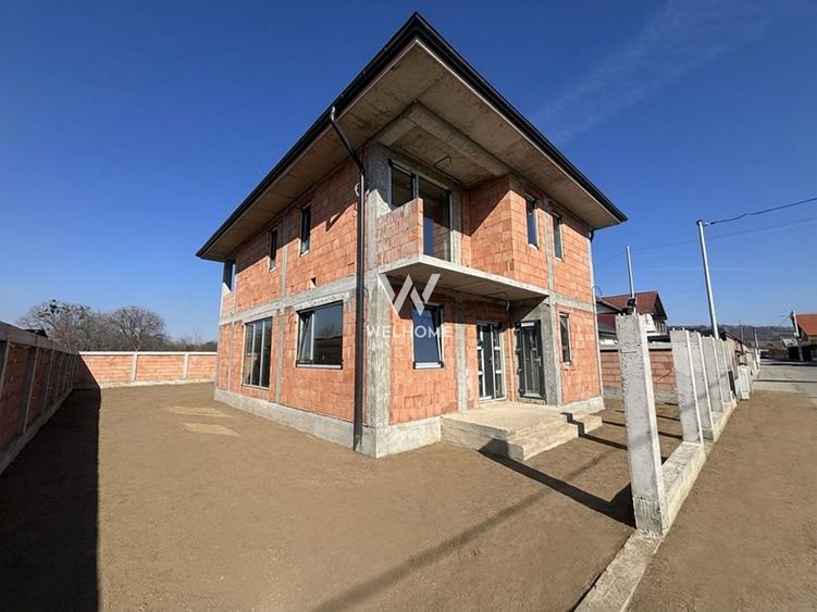 Casă individuală cu 5 camere cu Canalizare în Cristian