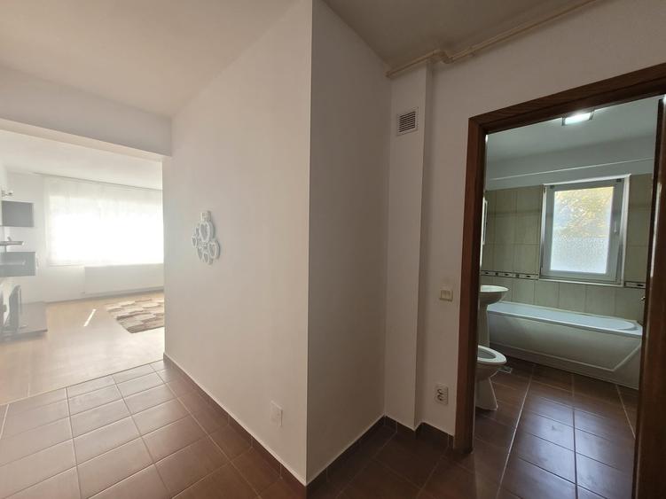 Apartament cu 2 camere semidecomandat în Băneasa