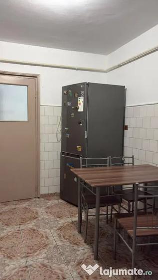 Apartament cu 3 camere decomandat în Dorobanți