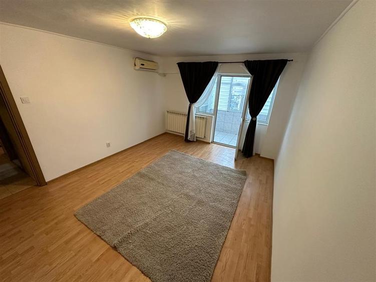 Apartament cu 2 camere decomandat în Hala Centrală