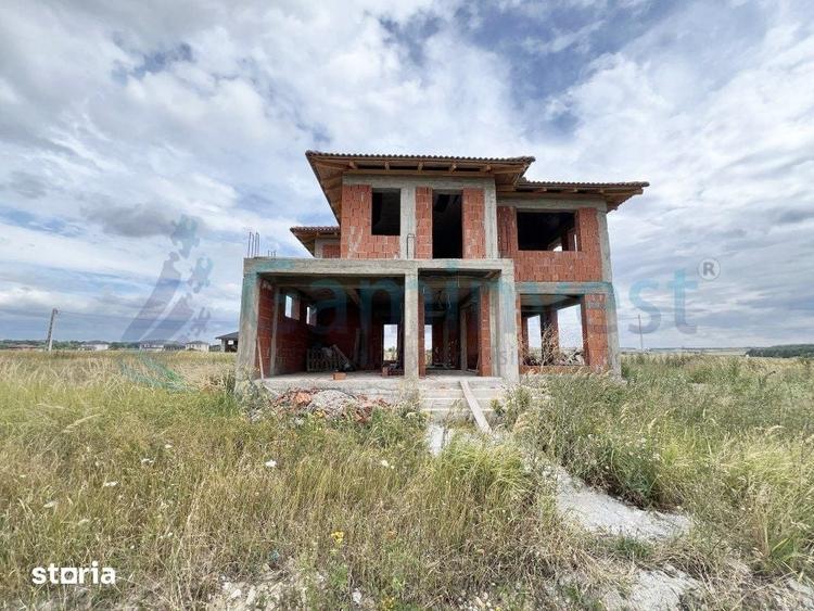 Casă cu 5 camere cu Teren 507 Mp în Cihei