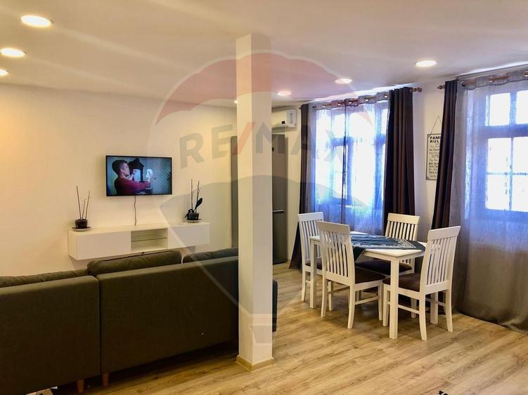 Apartament in zona Centrala, et.1, curte privata. - 1