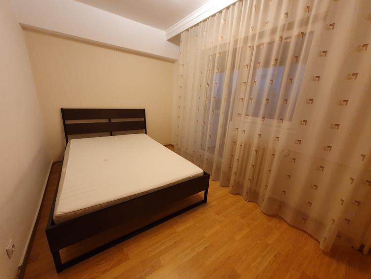 Apartament cu 3 camere semidecomandat în Olteniței